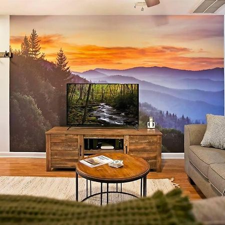 Willow Trace: Family Retreat, Hot Tub, Gaming! ピジョンフォージ エクステリア 写真