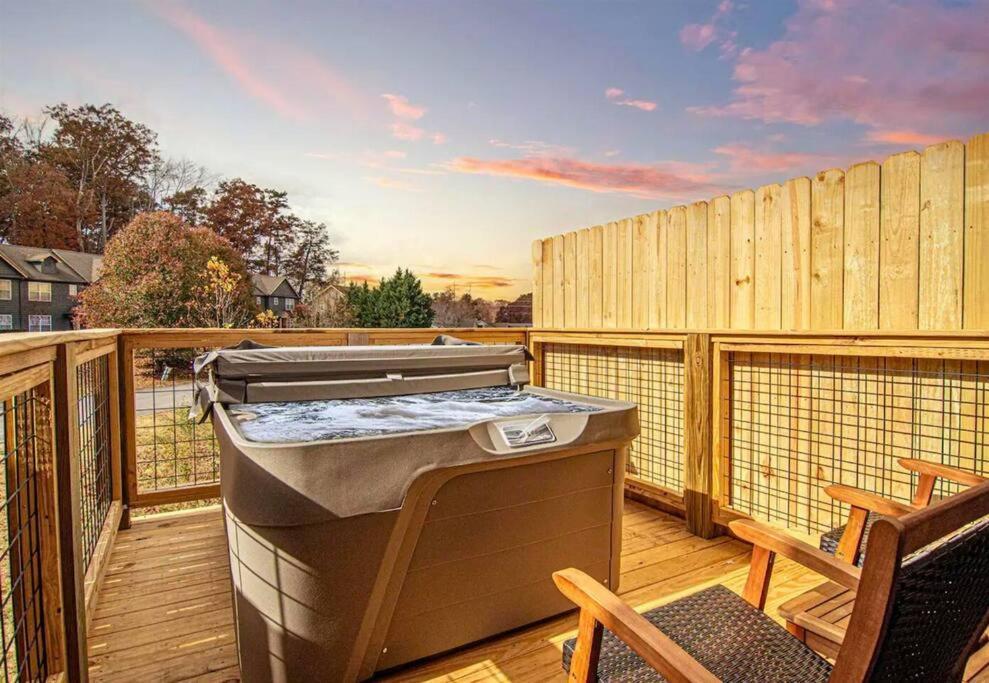 Willow Trace: Family Retreat, Hot Tub, Gaming! ピジョンフォージ エクステリア 写真