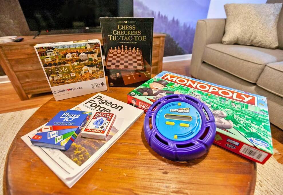 Willow Trace: Family Retreat, Hot Tub, Gaming! ピジョンフォージ エクステリア 写真